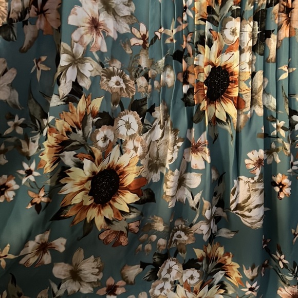 Torrid short sleeve floral top - Picture 2 of 2